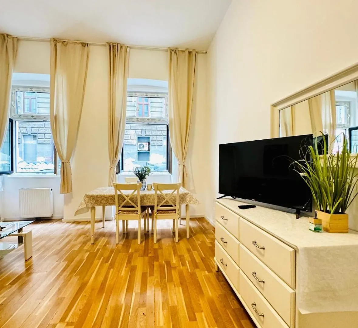Comfortable Studio Apt, 15 Minutes To Rathausplatz Vienna Apartment