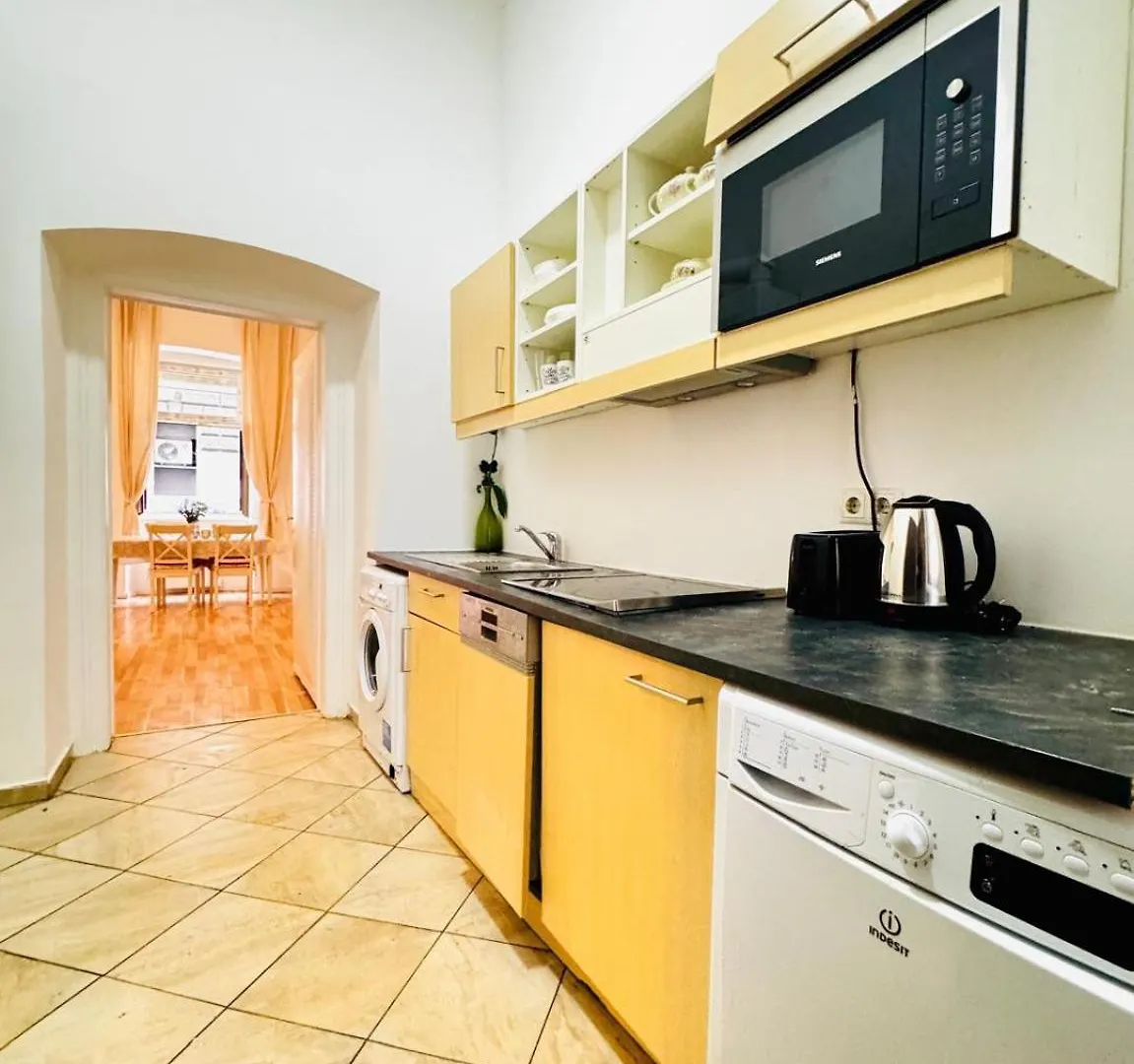 Apartment Comfortable Studio Apt, 15 Minutes To Rathausplatz Vienna