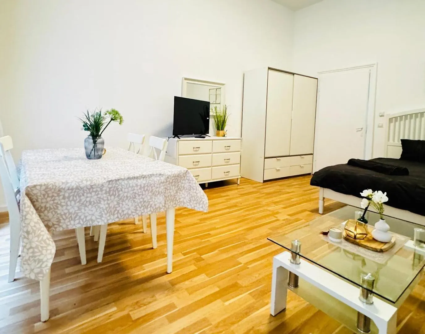 Comfortable Studio Apt, 15 Minutes To Rathausplatz Vienna 0*,  Austria