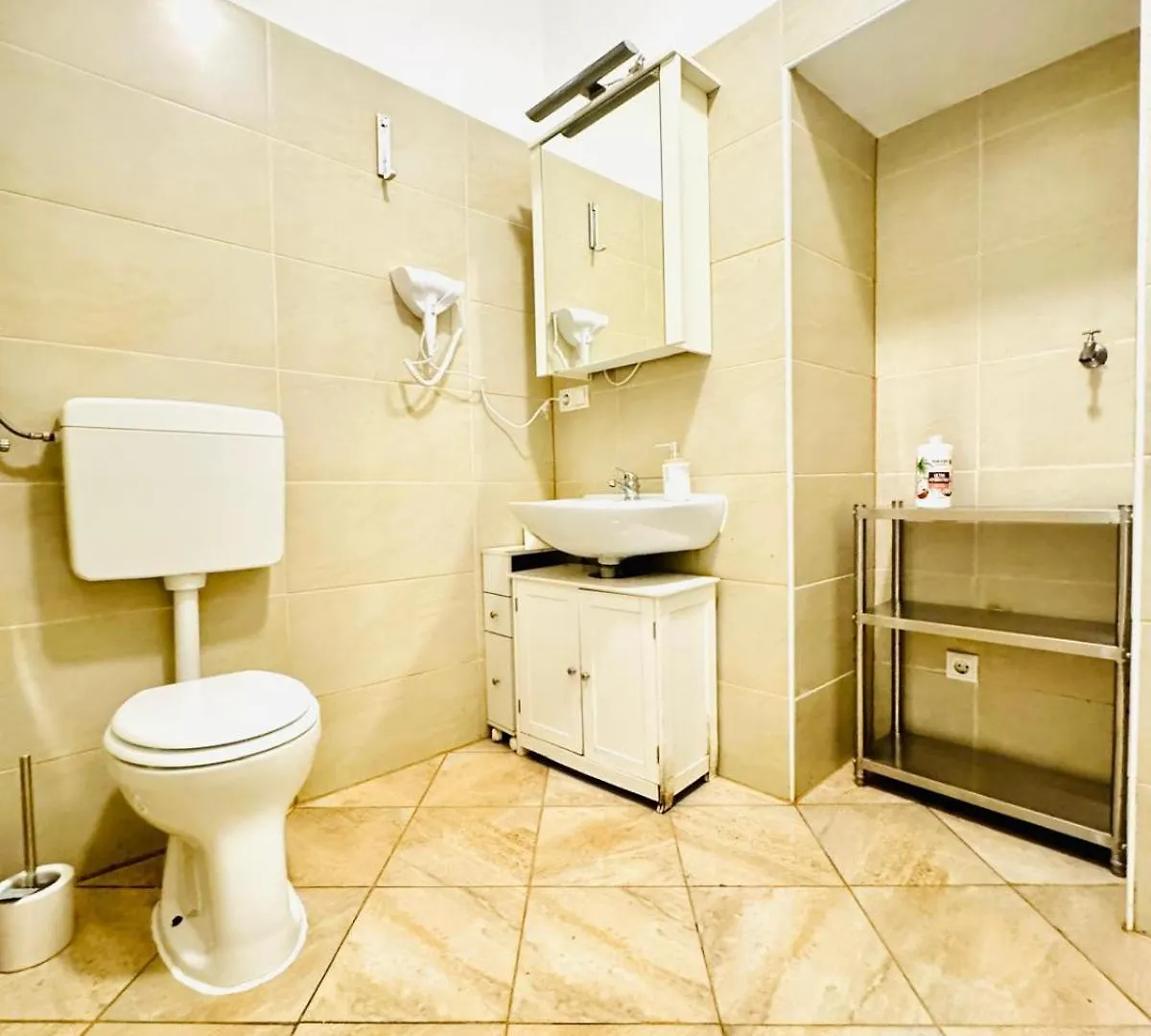 Comfortable Studio Apt, 15 Minutes To Rathausplatz Vienna 0*,  Austria