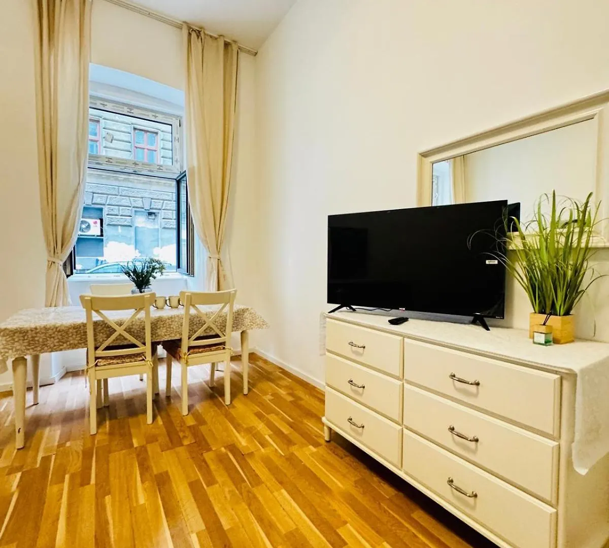 Comfortable Studio Apt, 15 Minutes To Rathausplatz Vienna 0*,