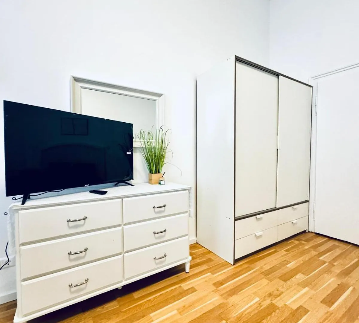 Comfortable Studio Apt, 15 Minutes To Rathausplatz Vienna Apartment