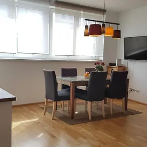 Apartment Moderne Maisonette Mit Terrasse, Vienna