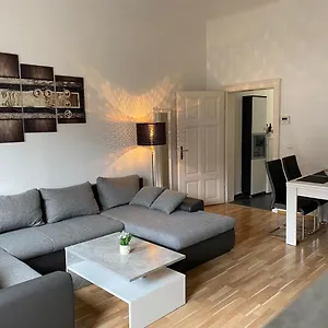 Apartment Near Yppenplatz & Brunnenmarkt, Vienna