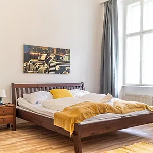  Apartment Pleasant 3br Shared Apartment- Ideal For Longstays
