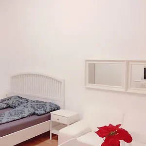  Apartment Premier Studio 2p Lg