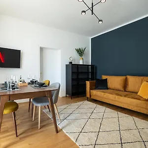 Bright Stylish With A Huge Terrace In A Location Apartamento