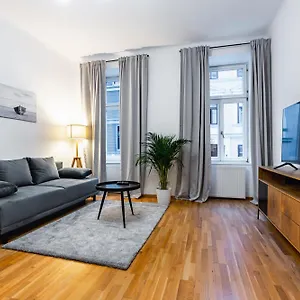  Apartment Spacious 3-room Apt. 15 Min To The Center