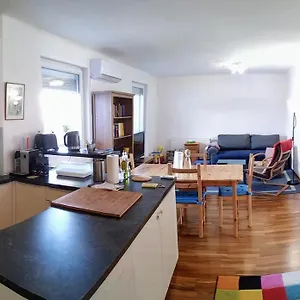  Appartement Family-friendly Flat With Balcony